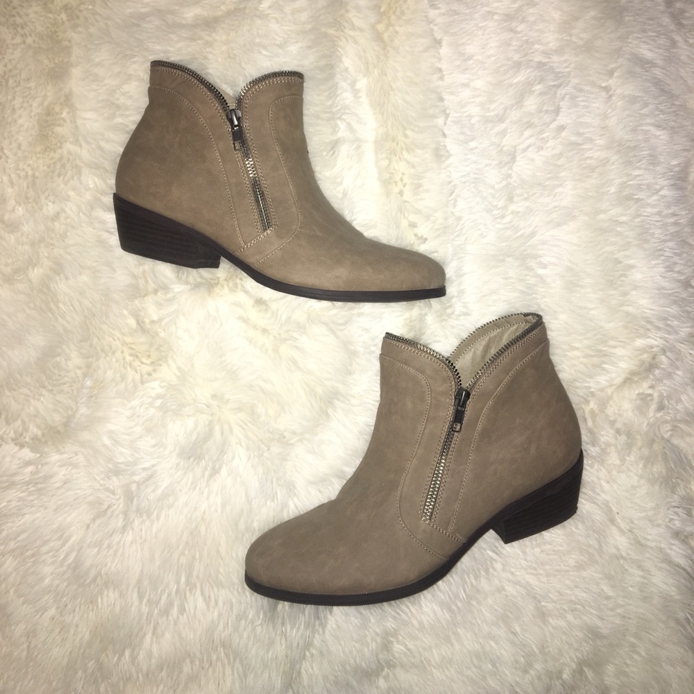 Zippered booties